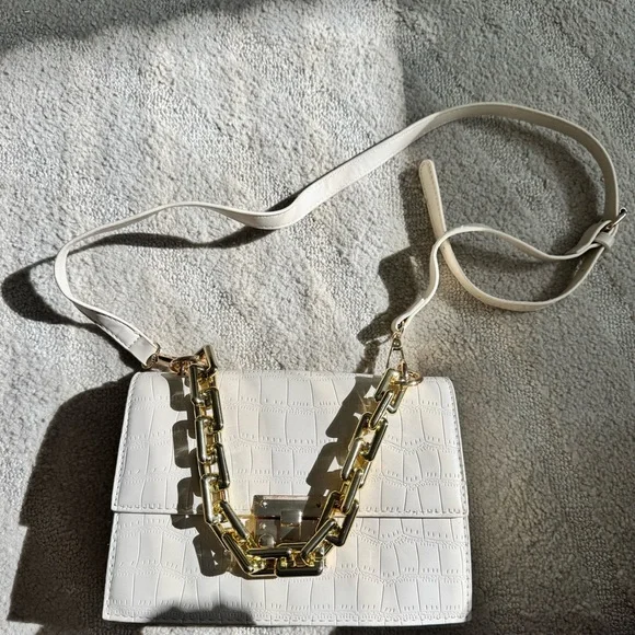 Beige Croc Shoulder Bag with gold hardware - Picture 4 of 10